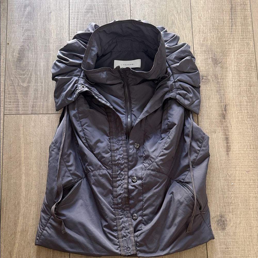 T Tahari Gray Taupe Hooded Women's Vest ruffled size small very unique!